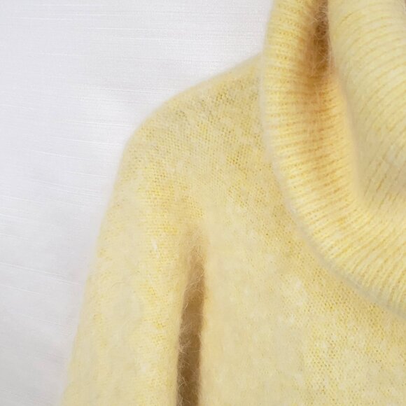 Connie A Lee Vintage 80% Angora Turtleneck Sweater Women's Size M/L Fuzzy - Picture 2 of 5